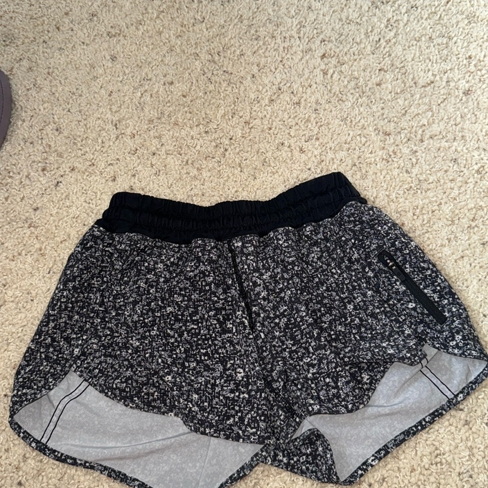 Lulu lemon pattern shorts